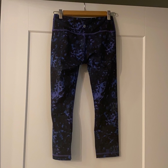 Lululemon Wunder Under leggings. Size 4. - Picture 2 of 2